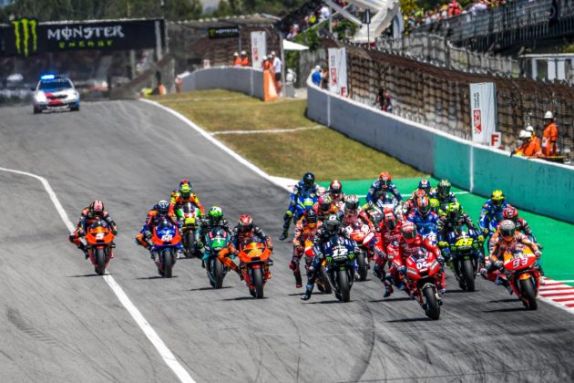 Para Pembalap MotoGP termasuk langka, sebab hanya 24 orang saja Pembalap tetap pada musim 2022, maka gaji mereka pun fantastis, meski tidak ada publikasi persis tentang itu