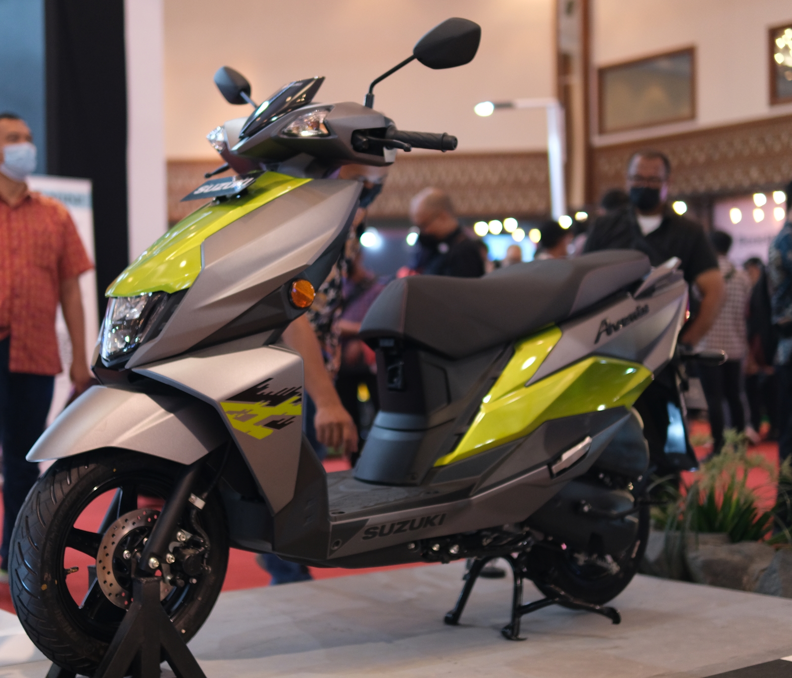 Sepeda Motor Listrik Suzuki