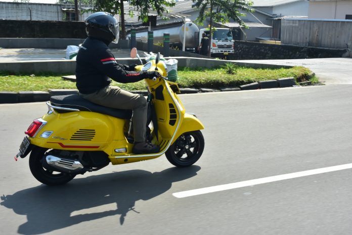 First Ride Vespa GTS Super Sport 150