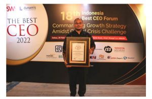 Presdir Astra Otoparts Meraih Indonesia Best CEO with Distinction Majalah SWA