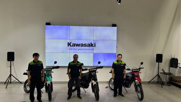 Kawasaki Bergaya Supermoto KLX150SM 2023