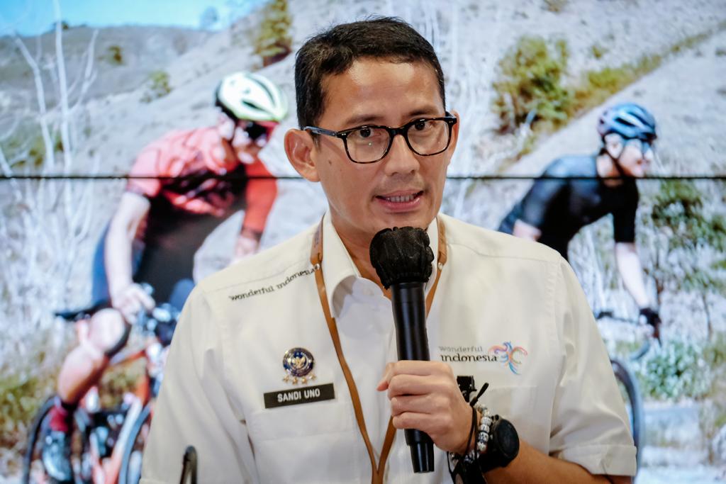 Menparekraf (Menteri Pariwisata dan Ekonomi Kreatif) Sandiaga Uno dukung penuh ajang balap sepeda Internasional L’Étape 2023 Indonesia.
