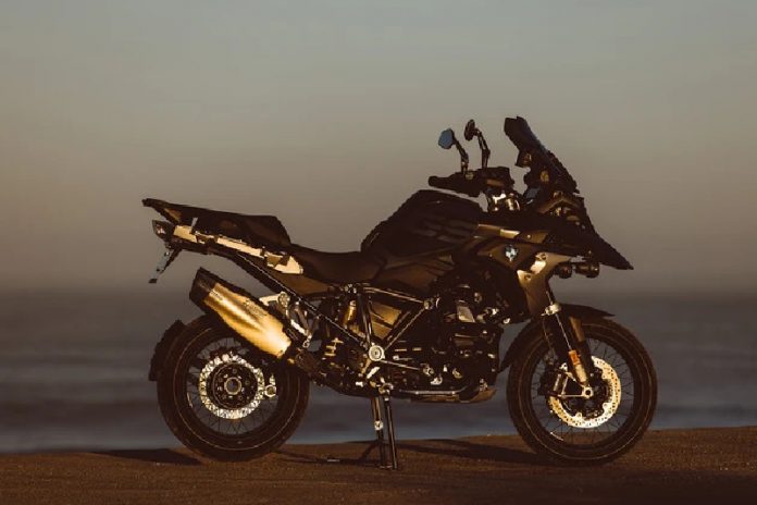 BMW Motorrad R1250GS Ultimate Edition, dengan aksesori warisan 40 tahun Spirit of GS. Foto: bmw