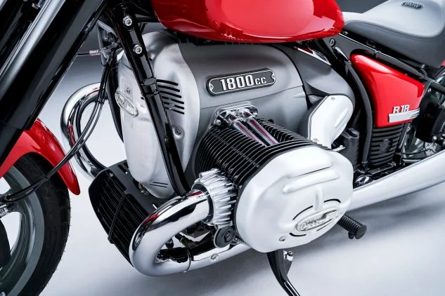 model baru ke dalam keluarga boxer 1.802 cc. Varian baru BMW Motorrad R18 ini diberi nama Roctane, berikut spesifikasi lengkapnya.