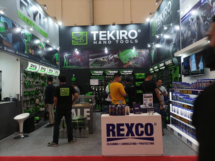 Rexco Chemical Tampilkan Pengujian Produk Lubricant di GIIAS 2023