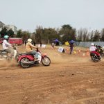 Sepeda Motor Bebek Balapan di Trek Tanah Datar, Indonesia Cub Meeting 2023