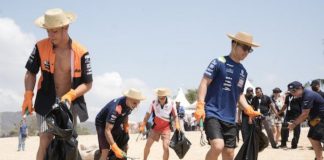 Pembalap MotoGP Bersih-bersih Pantai