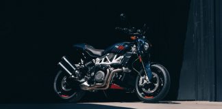 FTR Indian 2024 x 100% R Carbon edisi terbatas di EICMA 2023, hanya 400 Unit!