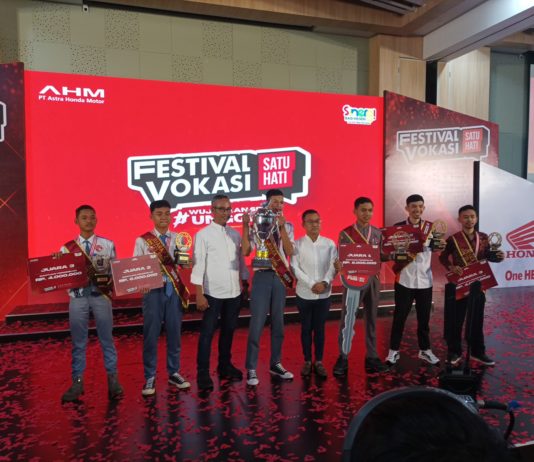 Para Siswa SMK Binaan Pemenang Festival Vokasi Satu Hati 2024 Festival Vokasi Satu Hati 2024