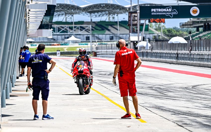Shake Down Test MotoGP 2024 Sepang, Acosta Menutup Hari Sebagai yang Terdepan Naik Motor