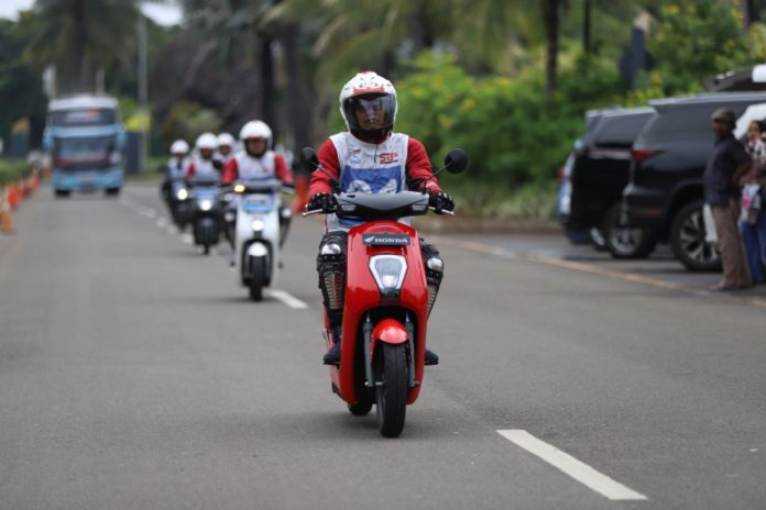 Berkendara aman dengan skuter listrik Honda