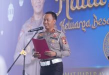 Operasi Ketupat 2024 Lancar, Kakorlantas Apresiasi Polantas Seluruh Indonesia dengan Puisi Kakorlantas Apresiasi Polantas Indonesia Dengan Ciptakan Puisi