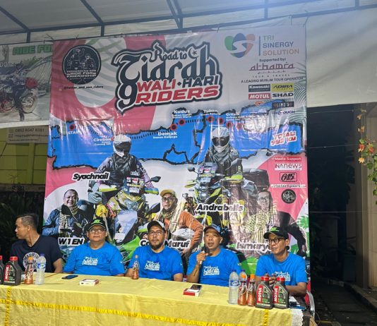 Misi Religi Road To Ziarah 9 Wali 9 Hari Father N Son Sejauh 999 KM Father N Son Akan Touring Road To Ziarah 9 Wali 9 Hari