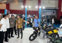 Booth Benelli Disambangi Jokowi, Tertarik Keeway KL5000