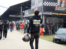 RRMF Streetwear Kenalkan Hoodie Zipper Desain Terbaru dan Jeans Denim Berprotektor RRMF Streetwear kenalkan produk riding kekiniannya, Hoodie Zipper Desain Terbaru dan Jeans Denim Berprotektor