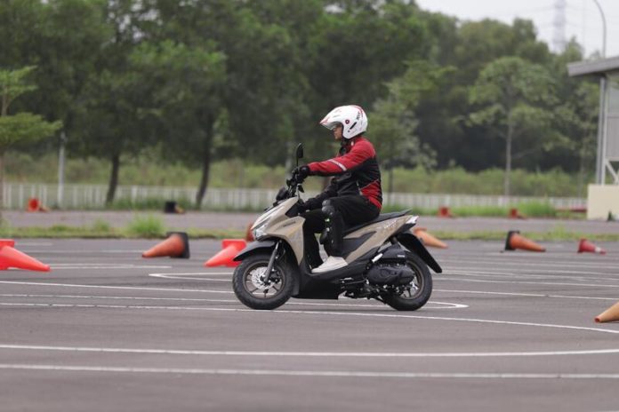 First Ride Honda BeAT Street 2024 Dengan Setup Pelek 12 Inci, Begini Rasanya!