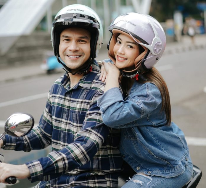 Cargloss helm couple