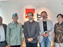 Menparekraf di Polandia Jajaki Kerja Sama Industri Games dengan 11 Bit Studios Menparekraf di Polandia Jajaki Kerja Sama Industri Gim Dengan 11 Bit Studios