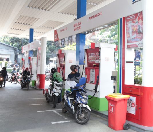 Jelang Tahun Baru 2025, Wamen BUMN dan Pertamina Pastikan Pasokan BBM Aman Harga Pertamax BBM