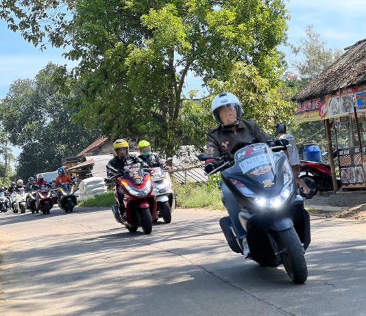 Komunitas Honda ini Touring Menuju Ciwidey, Ada Apa? Daya Adicipta Motor touring komunitas motor Honda.