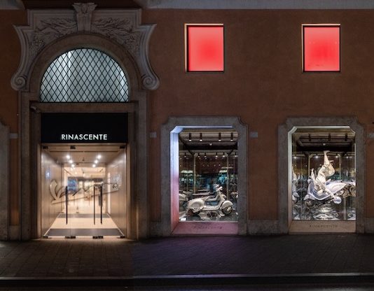 Vespa Menghiasi Kota Roma Italia, Hadirkan Kesan Fashion yang Ikonik Vespa