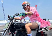 Kostum Unik di Dress up Drag Beach Race Slidetoberfest Deus Ex Machina