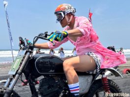 Kostum Unik di Dress up Drag Beach Race Slidetoberfest Deus Ex Machina