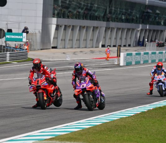 Race MotoGP Malaysia 2024: Bagnaia Podium Satu, Gelar Juara Dunia Martin Tertunda Race MotoGP Malaysia 2024.