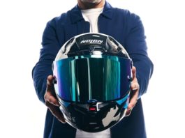 Legenda MotoGP Carlos Checa Lelang Helm Nolan Langka untuk Donasi Carlos Checa Lelang Helm