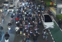 2Stroke Tangsel x NaikMotor Gelar Night Ride Awal Tahun, Dihadiri Ratusan Rider 2Stroke Tangsel x NaikMotor Gelar Night Ride Awal Tahun 2025