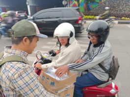 Takjil on the Road Pria Masjid Ride Bagikan 300 Bungkusan dan Santuni Anak Yatim Takjil on the Road