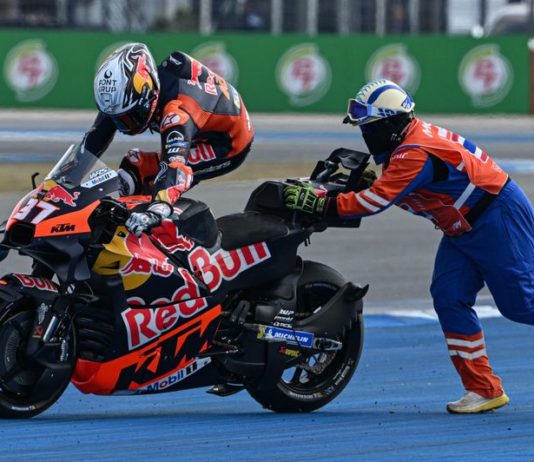 Acosta Sebut Keausan Ban KTM Membuatnya Tersungkur di MotoGP 2025 Thailand MotoGP 2025 Thailand Acosta