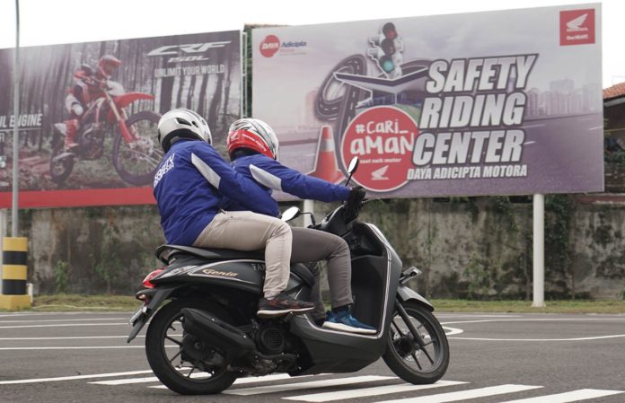 Berboncengan aman