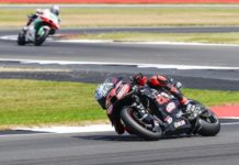 Drama di Race MotoGP 2025 Inggris: Bezzecchi Beri Aprilia Podium Perdana, Marc Ketiga Race MotoGP 2025 Inggris Bezzecchi