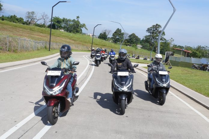 Wahana Honda PCX160 RoadSync