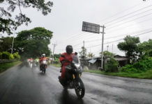 5 Tips Aman Berkendara Motor Saat Hujan dari Wahana Honda Berkendara Motor Hujan