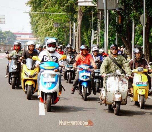 PEVS-ABJ 2025 Ketika Diserbu Komunitas Motor Listrik Peserta May Petrolless Day