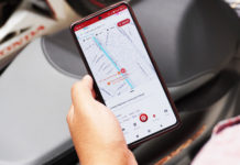 Bahaya Penggunaan HP Saat Berkendara Motor, Lebih Baik Hindari! HP Ponsel Sepeda Motor