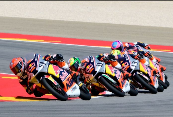 Race1 Red Bull MotoGP Rookies Cup 2025 Aragon, berlangsung ketat. Foto: red bull