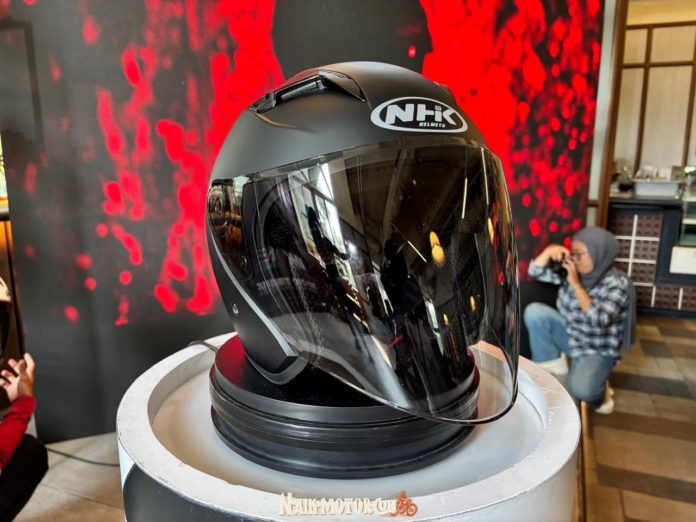 NHK N2 MAX Helm