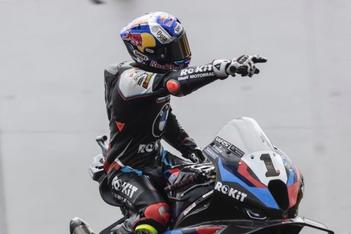 Race 2 WorldSBK 2025 Inggris Toprak Razgatlioglu