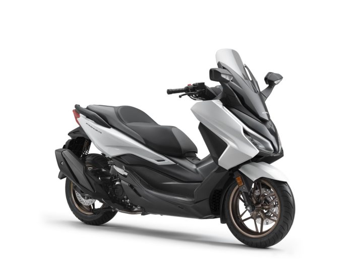 AHM_01 Honda Forza 2025 hadir dengan warna baru: