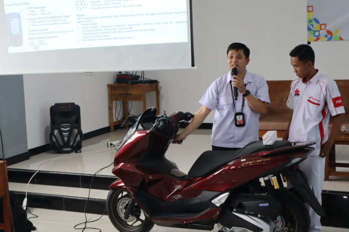 Astra Honda PCX 160 RoadSync
