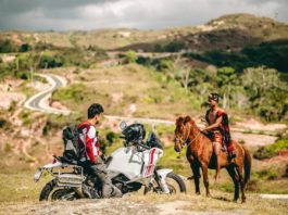 Petualangan Rowby dan Ducati DesertX Menjelajahi Keindahan Sumba Rowby Ducati DesertX