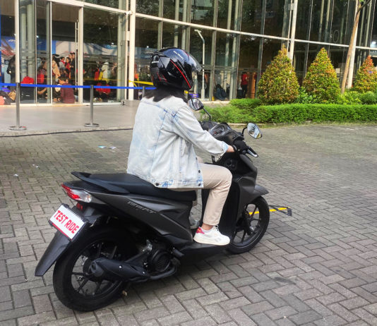 5 Tips Penting Agar Perjalanan Selalu #Cari_aman untuk Pengendara Motor Wanita Tips Pengendara Motor Wanita