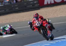 Superpole Race WorldSBK 2025 Jerez: Nicolo Bulega Pertama, Toprak Razgatlioglu Crash Nicolo Bulega WorldSBK 2025 Jerez