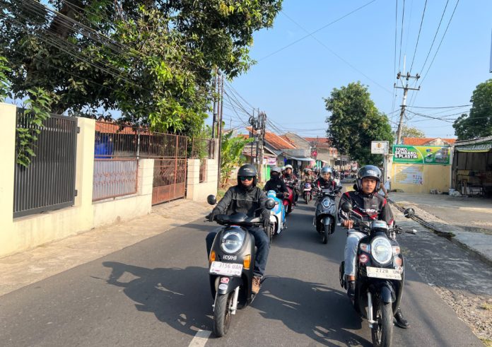 Menyalip Kendaraan Lain