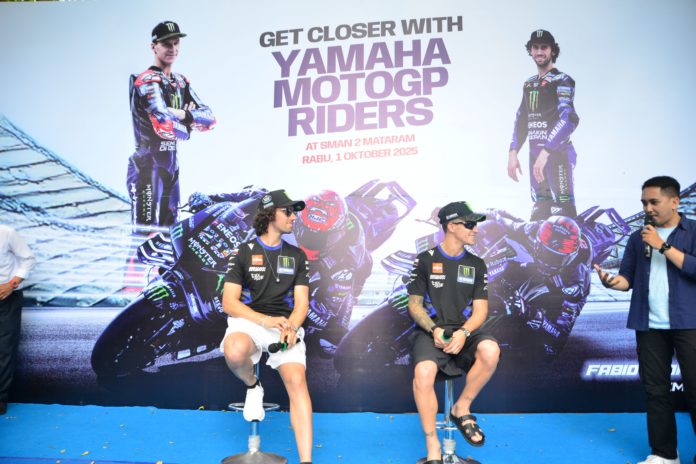 Kunjungan Pembalap MotoGP Yamaha ke SMAN 2 Mataram