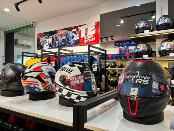 WhatsApp Image 2025-10-26 at 21.14.13 (4) RD2 Moto Helm Shark