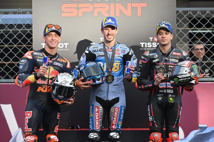 G5Pnb_CWwAA16X6 Alex Marquez menang Sprint Race MotoGP 2025 Portugal. Foto: Gold and Goose